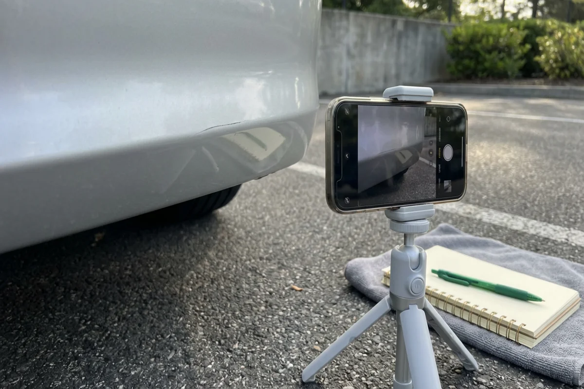 Fahrzeugdetail mit Foto und Notizen zur Schadensdokumentation, 1200x800 Pixel